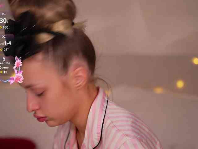 Milana_Luxe webcam