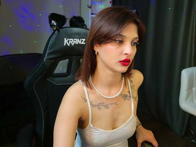 Eva-Sterling's BongaCams show and profile