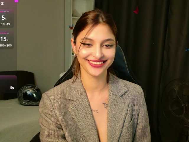 le modèle Eva_Sterling_ est en webcam porno dans un show sur le site bongacams, il possède les tags suivants: Latino/Hispanic,Brunette,Shaved