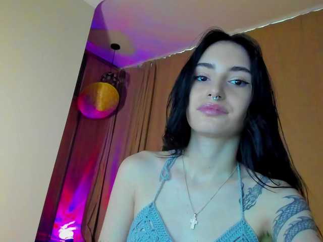 lesyalis live cam on BongaCams