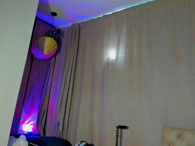 lesyalis — live female cam