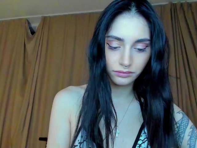 lesyalis live cam on BongaCams