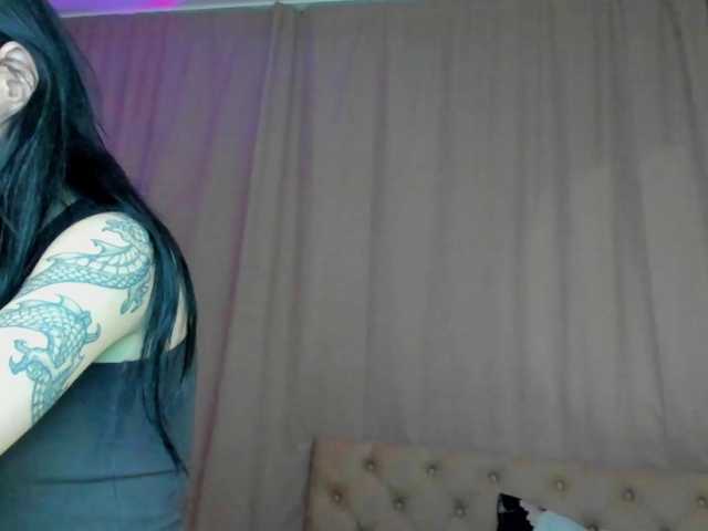 lesyalis live cam on BongaCams
