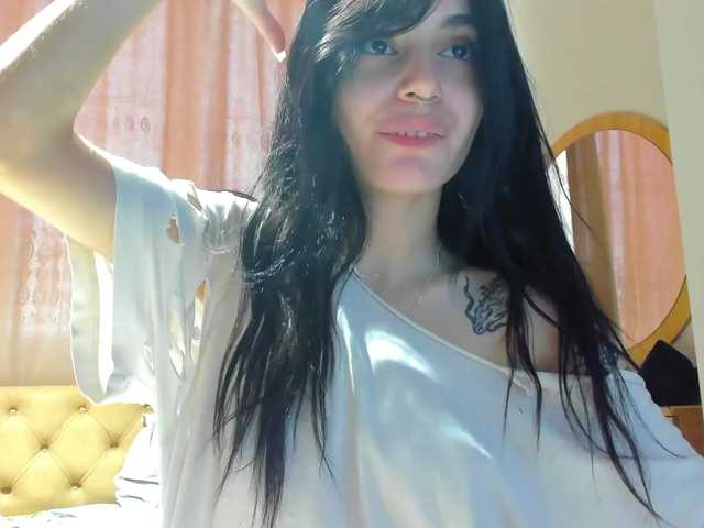 lesyalis live cam on BongaCams