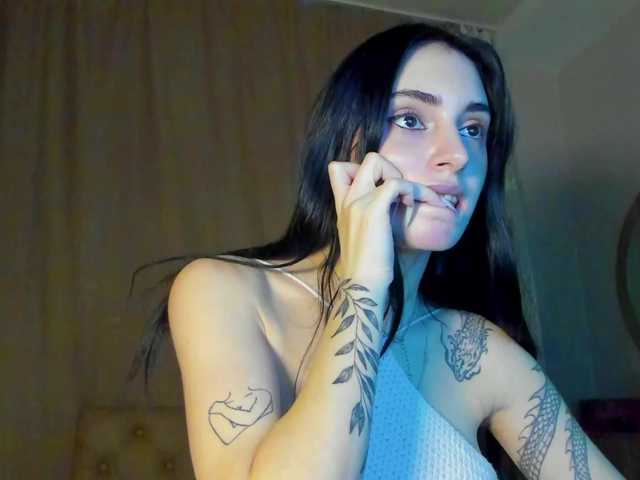 lesyalis live cam on BongaCams