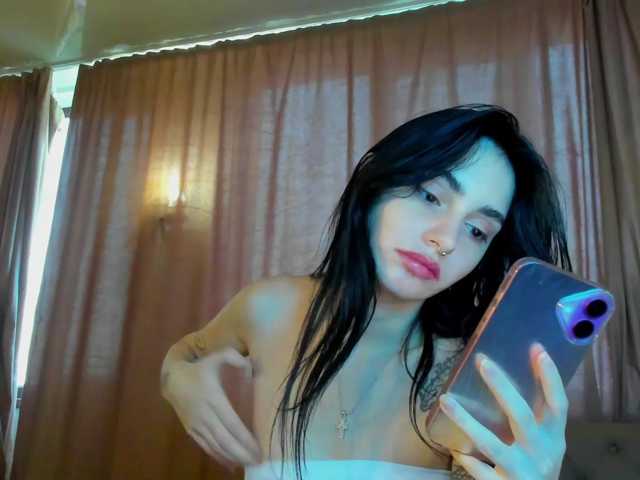 lesyalis live cam on BongaCams