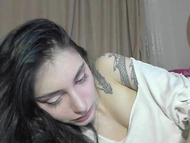 lesyalis live cam on BongaCams