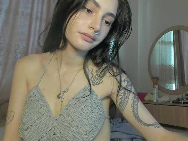 lesyalis live cam on BongaCams