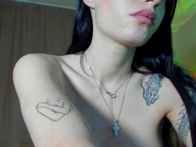 lesyalis live cam on BongaCams