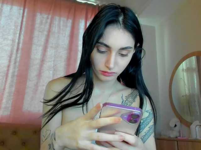 lesyalis, en directo ahora en BongaCams