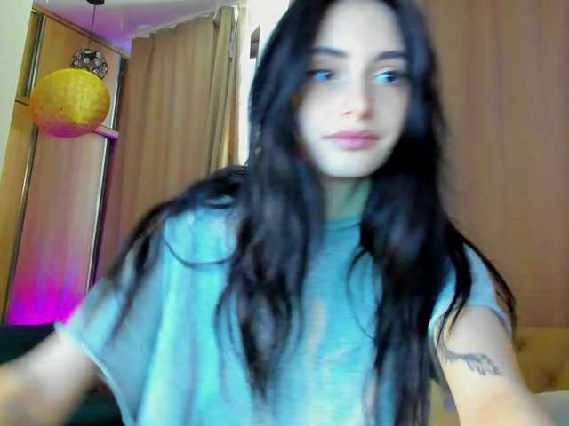 lesyalis live cam on BongaCams