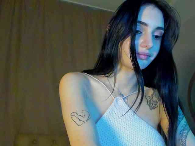 lesyalis — live female cam on BongaCams