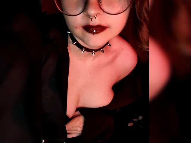 BattyGothic02's BongaCams show and profile