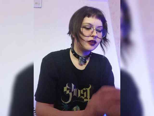 BattyGothic02 webcam