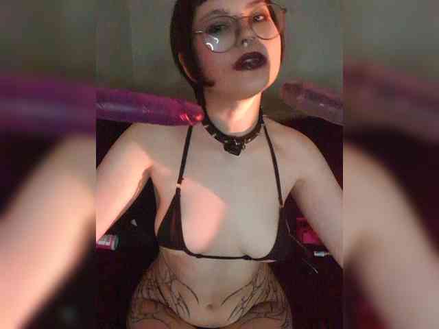BattyGothic02 webcam