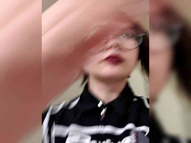 BattyGothic02 webcam