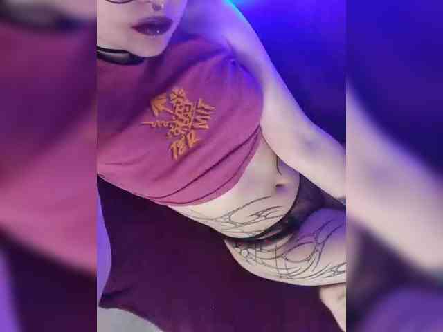 BattyGothic02 webcam