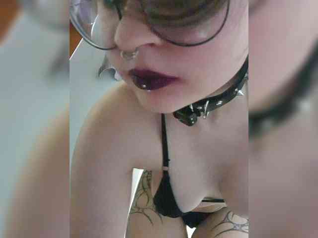 BattyGothic02 webcam