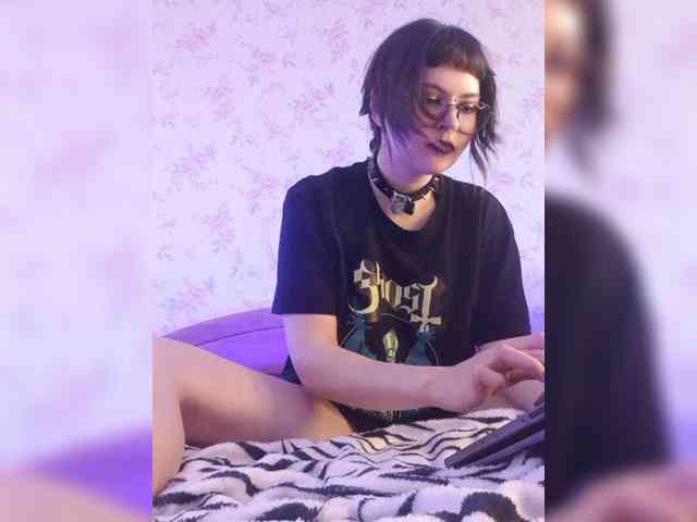 BattyGothic02 webcam