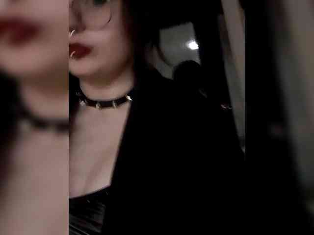 BattyGothic02 webcam