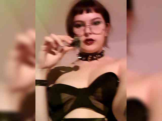 BattyGothic02 webcam