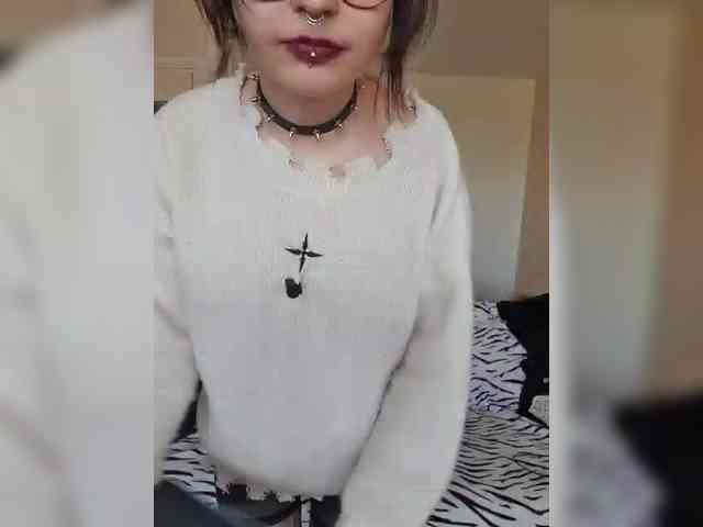 BattyGothic02 webcam