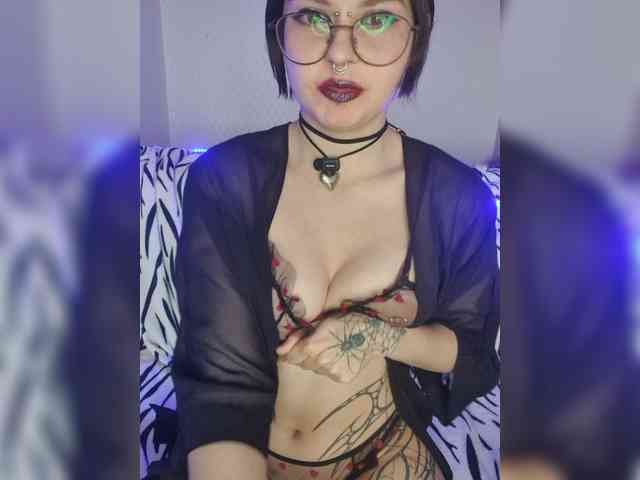BattyGothic02 webcam