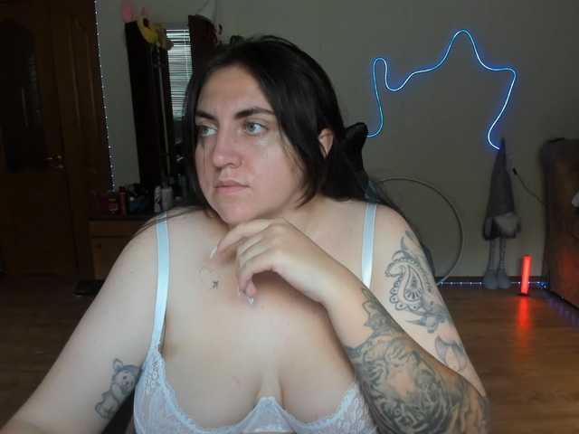 le modèle UkraineGirl est en webcam porno dans un show sur le site bongacams, il possède les tags suivants: White/Caucasian,Brunette,Shaved
