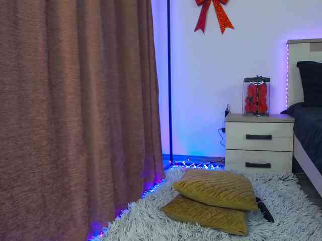 SASHALUV webcam