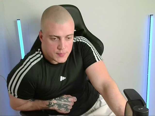 Telenok1 is a male cam model that is online now on BongaCams Gay