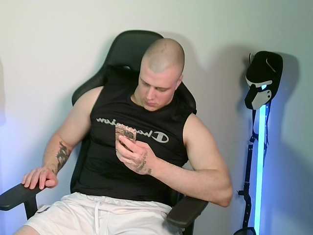 Telenok1, 22 y/o - Live Cam on BongaCams