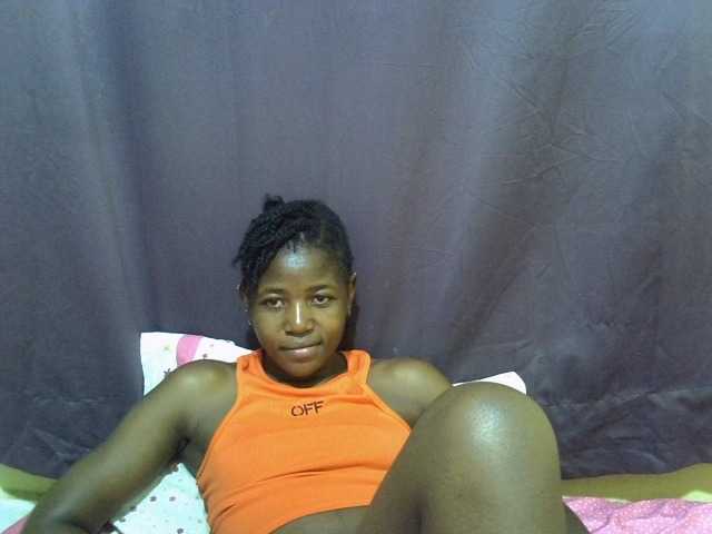 le modèle sweet-tatiana est en webcam porno dans un show sur le site bongacams, il possède les tags suivants: Ebony,Brunette,Trimmed