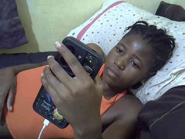 Model: sweet-tatiana