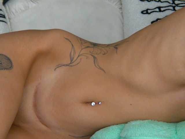 SkinnyNatty live cam on BongaCams