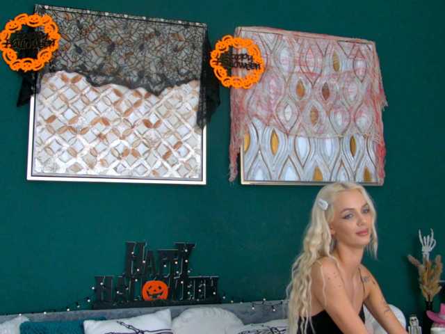 SkinnyNatty live cam on BongaCams