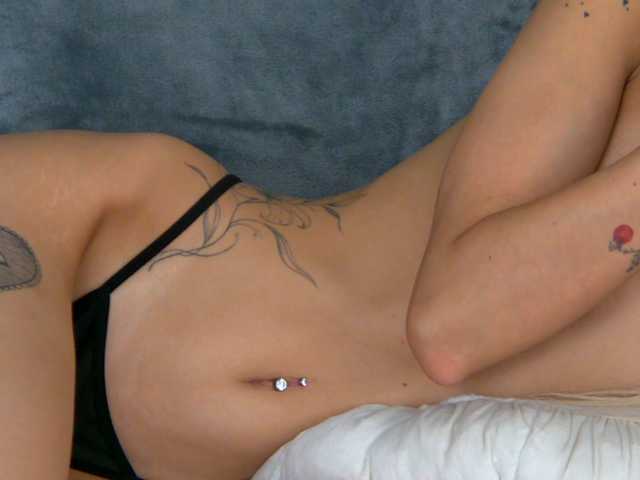 SkinnyNatty live cam preview