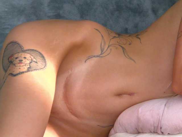 SkinnyNatty live cam on BongaCams