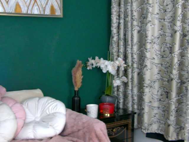 SkinnyNatty live cam on BongaCams