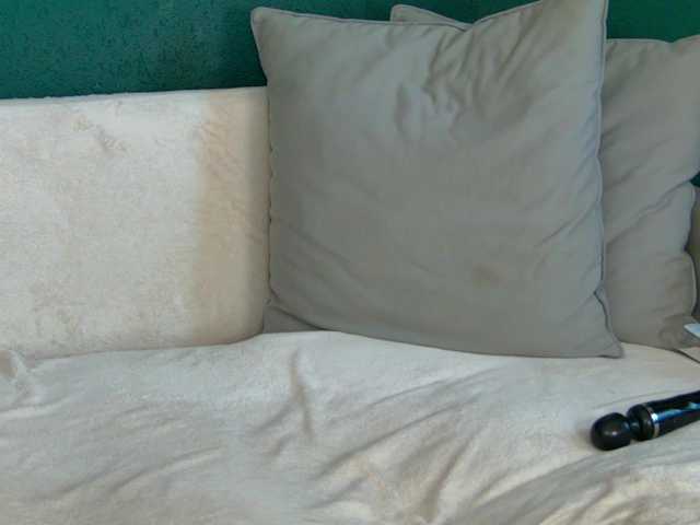 SkinnyNatty live webcam show