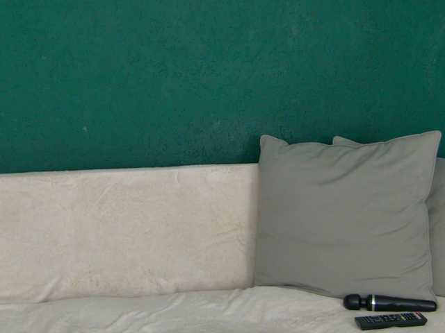 SkinnyNatty live webcam show