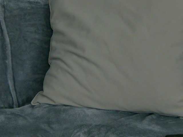 SkinnyNatty live webcam show