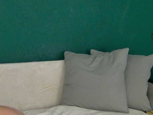 SkinnyNatty live webcam show