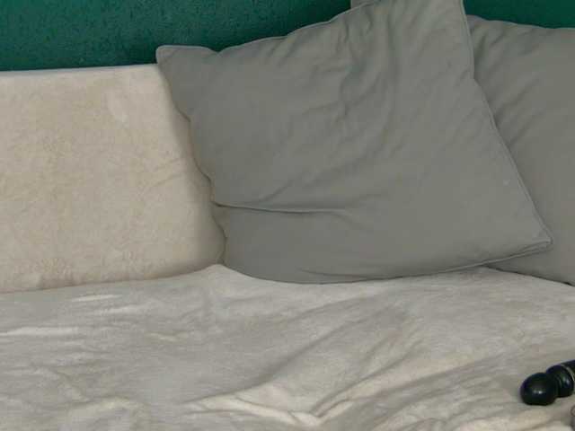 SkinnyNatty live webcam show