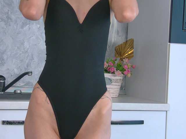 SkinnyNatty live cam on BongaCams