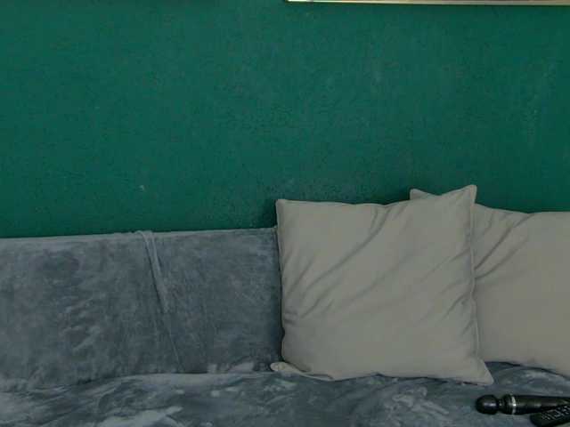 SkinnyNatty live webcam show