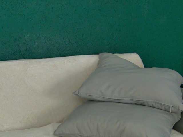 SkinnyNatty live webcam show