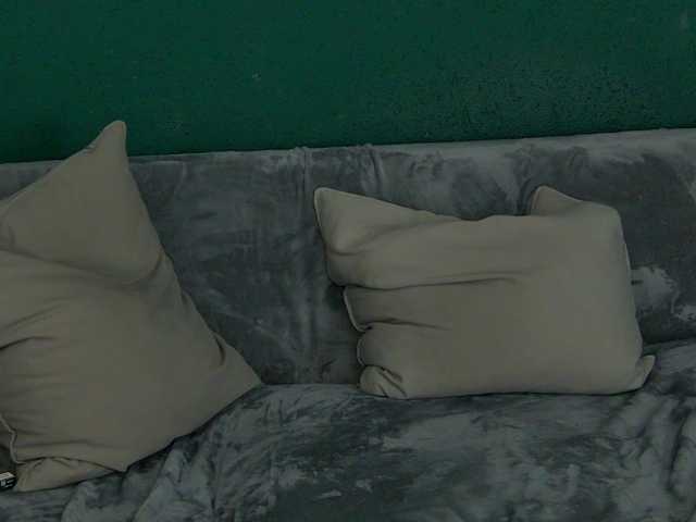 SkinnyNatty live cam