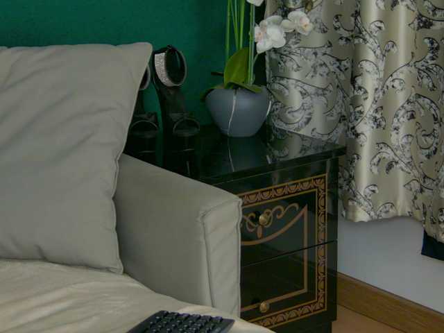 SkinnyNatty live cam on BongaCams