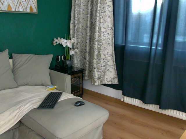 SkinnyNatty live webcam show