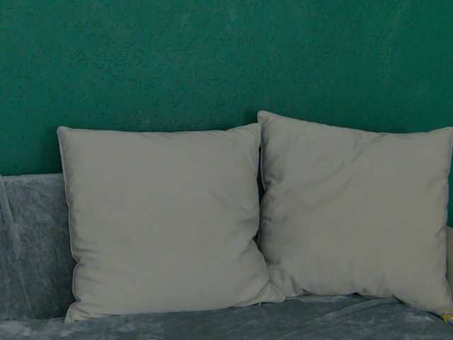 SkinnyNatty live webcam show